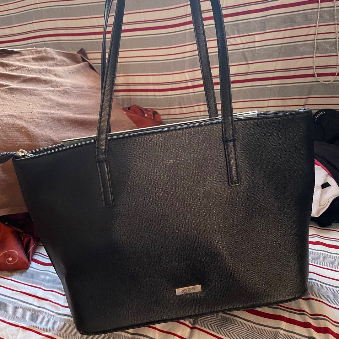 Preloved aldo bag (Category: Shoulder Bags) located in Santa Rosa. Submitted by jamrose (Listing ID 1336397255, Image 1). Description: Pvc saffiano leather Measurements in inches 11 length 9.5 height Check posted pics para sa flaws Rfs not using na po.