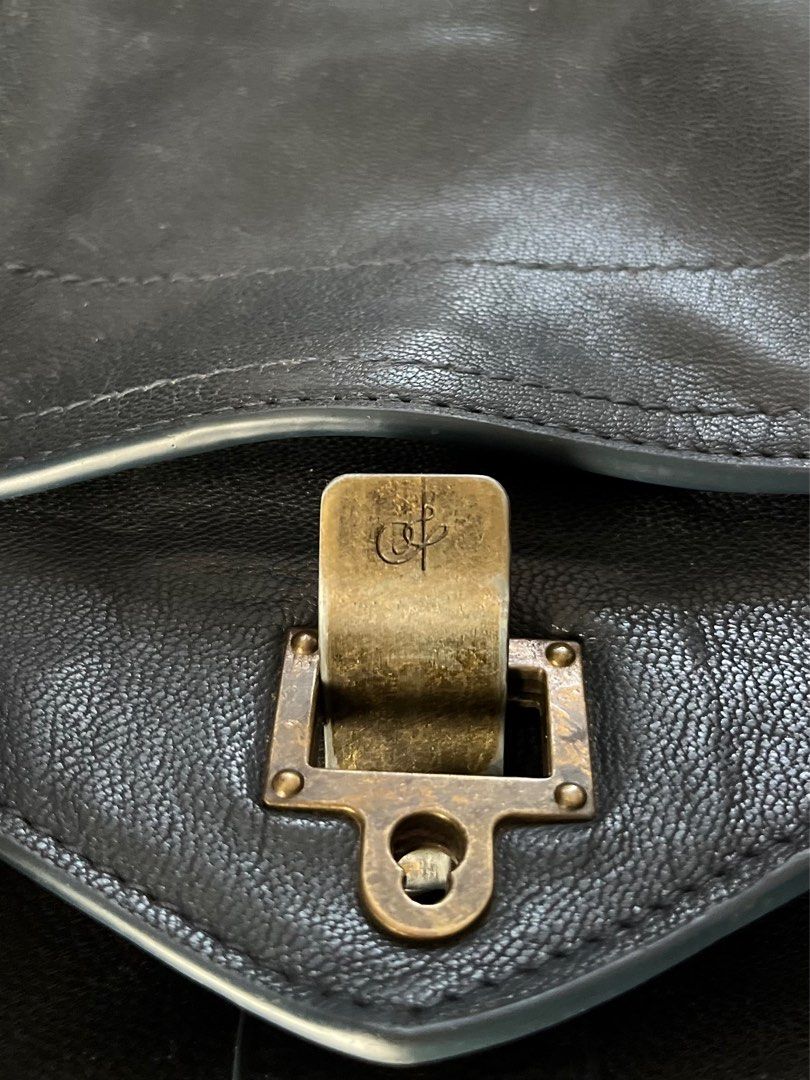 Proenza Schouler PS1 Medium Bag in Dark Navy (Category: Luxury Bags & Wallets) located in Paranaque City. Submitted by ___iroiro___ (Listing ID 1336386086, Image 3). Description: L: 12.5” D: 4” H: 8.5” Strap: 22” / 9” Drop RFS: Thrifted this with the hope that I could restore it. I do not have the time or the patience so would rather let go to someone who is willing to do it. Flaws: Missing knob to keep the bag closed. Because of this missing pie