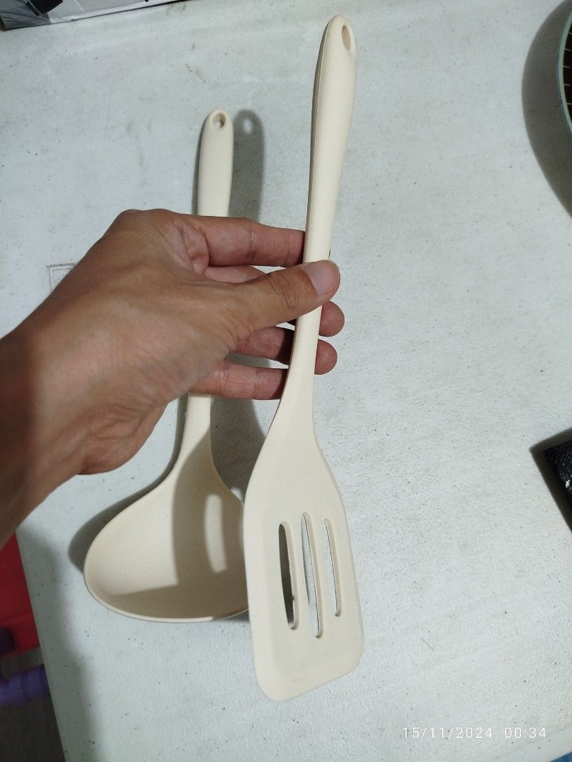 Redchef silicone turner and ladle (Category: Cookware & Accessories) located in Quezon City. Submitted by crci12 (Listing ID 1336442105, Image 3). Description: Redchef silicone turner and ladle Brand new Actual pictures posted What you see is what you get Both for P200 only last price Meet ups: 1. Simplicity mini stop commonwealth ave., balara, qc. 2. Mgas station beside oyasa hardware luzon ave., qc. *Kindly send us a message for a schedule of m