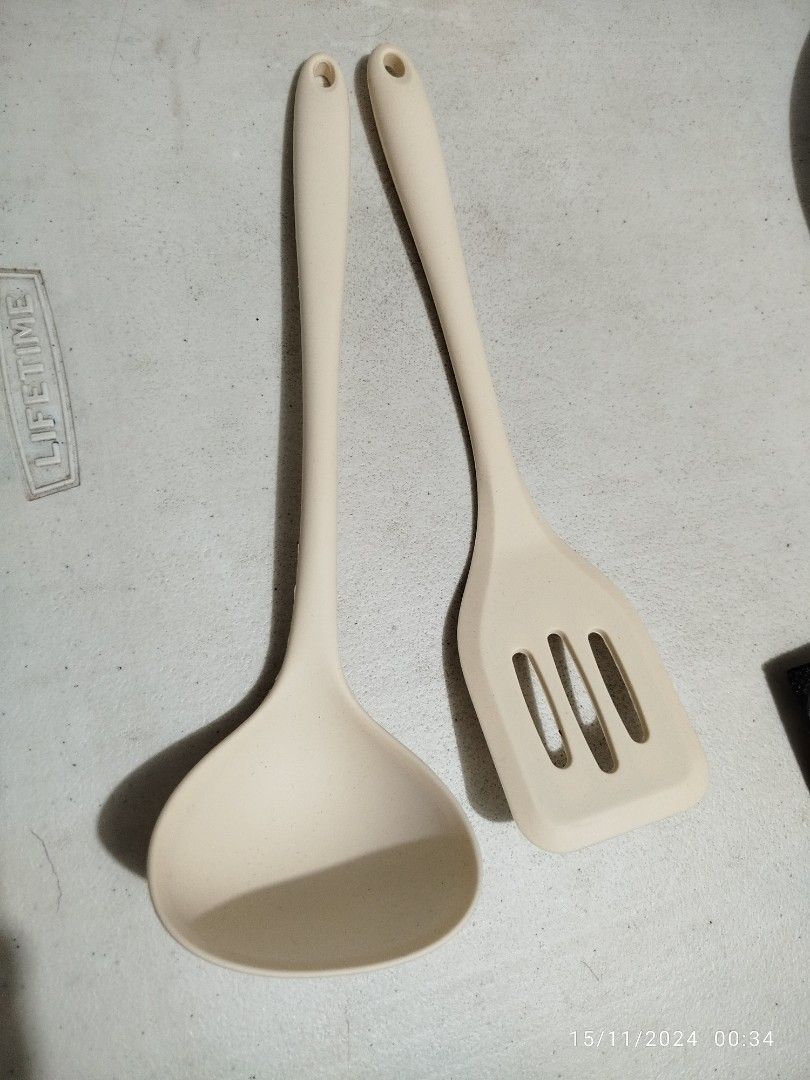 Redchef silicone turner and ladle (Category: Cookware & Accessories) located in Quezon City. Submitted by crci12 (Listing ID 1336442105, Image 1). Description: Redchef silicone turner and ladle Brand new Actual pictures posted What you see is what you get Both for P200 only last price Meet ups: 1. Simplicity mini stop commonwealth ave., balara, qc. 2. Mgas station beside oyasa hardware luzon ave., qc. *Kindly send us a message for a schedule of m