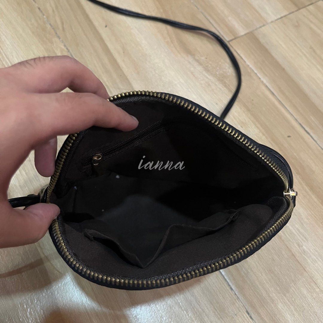 Simple Black Sling Cross-body Bag (Category: Cross-body Bags) located in Cavite. Submitted by iannav. (Listing ID 1336467824, Image 3). Description: - Good for everyday use. - Rfs: Decluttering - I’ll be using used/recycled papers for packaging. - Buyer will shoulder the shipping fee. - MOP: BDO (If you’re using different bank account or digital wallet, you must shoulder the transfer fee.).