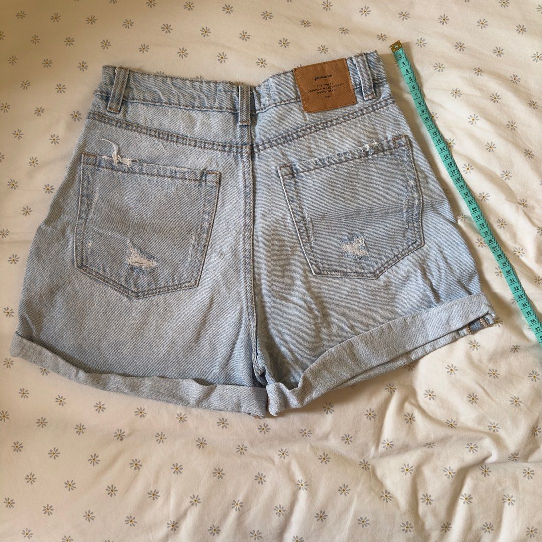 Stradivarius Light Denim High Waist Shorts (Category: Shorts) located in Pasig City. Submitted by preluvbyem (Listing ID 1336408009, Image 2). Description: Size: S PM if you want more photos MoP: Gcash / Maya Courier: J&T only (buyer will handle sf).