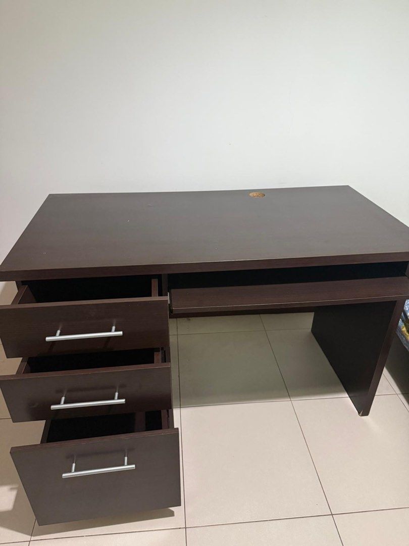 Study Table (Category: Tables & Sets) located in Singapore. Submitted by angeldustie (Listing ID 1331674154, Image 1). Description: 112* 60 * 75 Cm.