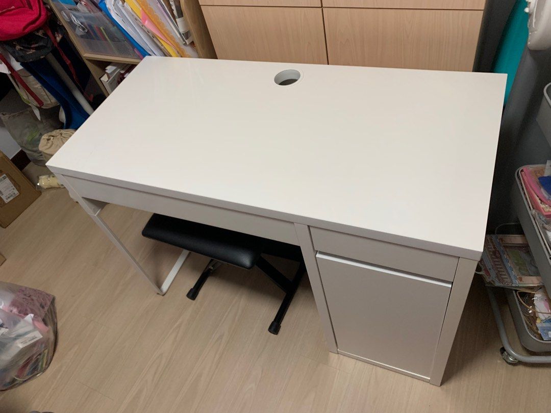 Study Table (Category: Tables & Sets) located in Singapore. Submitted by smartiesboyz (Listing ID 1336436688, Image 1). Description: .