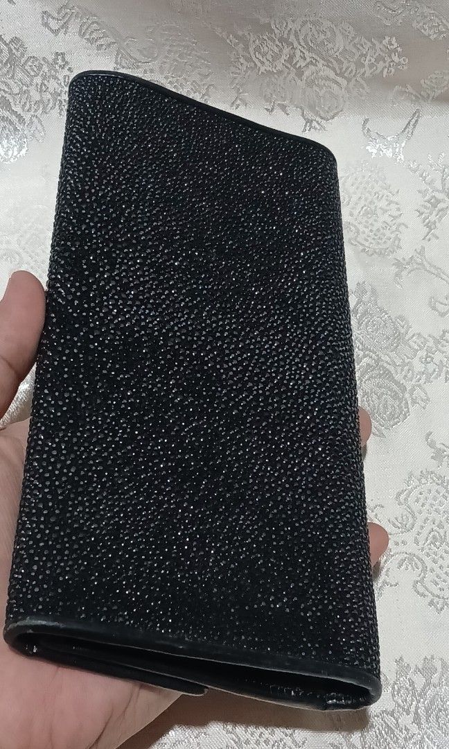 😍Trifold real stingray wallet (Category: Wallets & Card holders) located in Rizal. Submitted by ilovebagsph17 (Listing ID 1336431902, Image 2). Description: *Japan Source *Real genuine stingray *normal signs of wear ✨️🇯🇵ukay✨️ ⚠️AUTHENTICITY NOT GAURANTEED❗️❗️❗️ ⚠️BAWAL po sa MASELAN or MAARTE❗️❗️❗️Please Manage expectation all are PRELOVED not Brand New ⚠️PLEASE BE A RESPONSIBLE BUYER ⚠️NO RUSH SHIPPING❗️❗️❗️Once you Confirm, we do sorting of