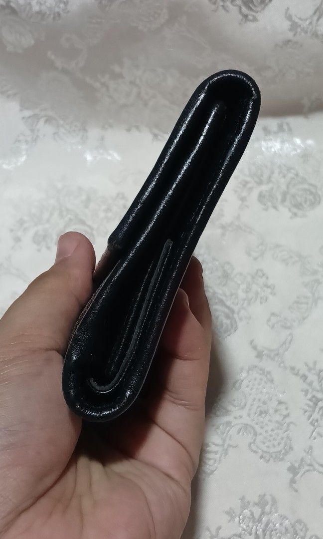 😍Trifold real stingray wallet (Category: Wallets & Card holders) located in Rizal. Submitted by ilovebagsph17 (Listing ID 1336431902, Image 3). Description: *Japan Source *Real genuine stingray *normal signs of wear ✨️🇯🇵ukay✨️ ⚠️AUTHENTICITY NOT GAURANTEED❗️❗️❗️ ⚠️BAWAL po sa MASELAN or MAARTE❗️❗️❗️Please Manage expectation all are PRELOVED not Brand New ⚠️PLEASE BE A RESPONSIBLE BUYER ⚠️NO RUSH SHIPPING❗️❗️❗️Once you Confirm, we do sorting of