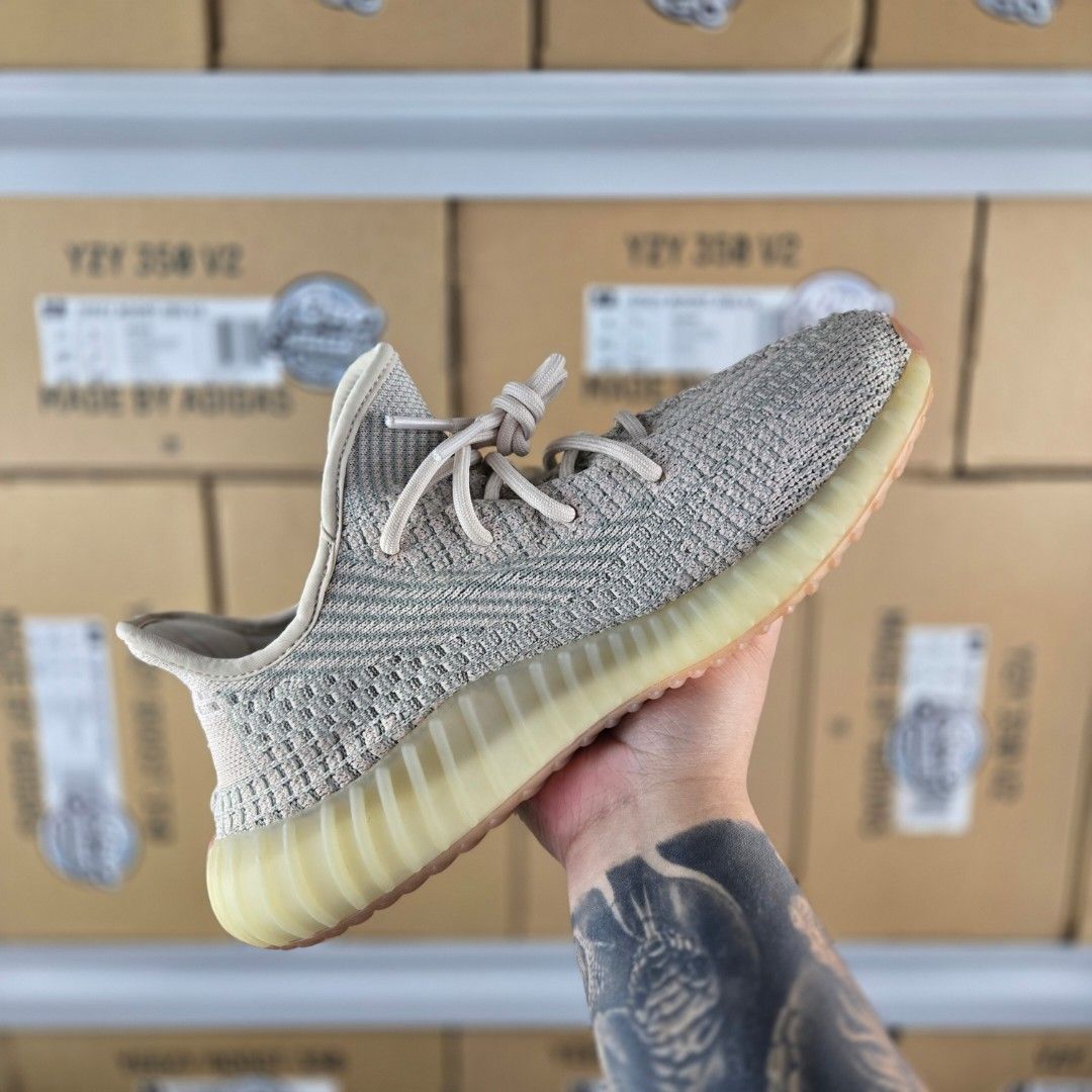 YEEZY CITRIN 9.5US USED Men s Fashion Footwear Sneakers on Carousell