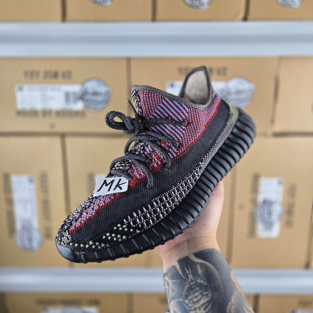 YEEZY YECHEIL 9.5US USED Men s Fashion Footwear Sneakers on Carousell