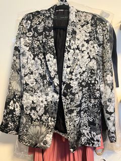 (Category: ) located in . Submitted by declutterluxe (Listing ID 1336384558, Image 1). Description: .
