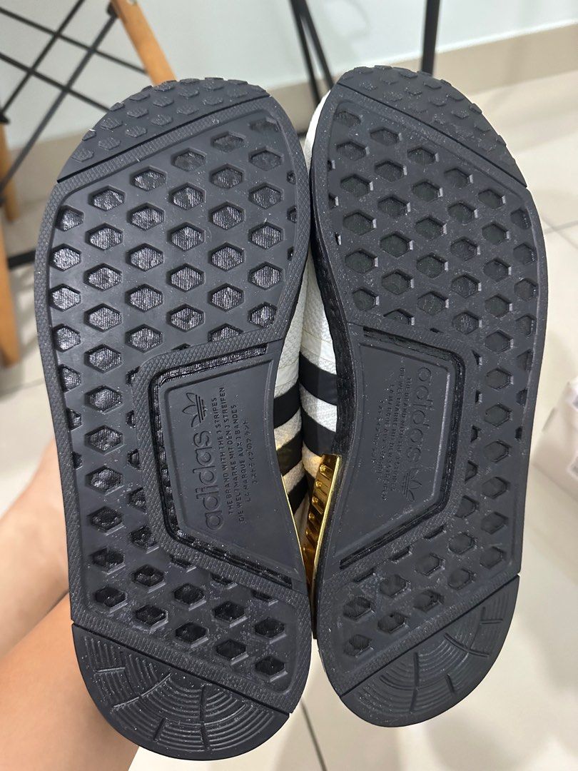 adidas gazelle silver green womens Adidas NMD R1 Triple Black (FV9015) – Prime main image 1