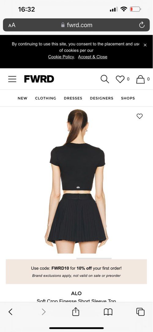 Alo cropped tee (Category: Activewear) located in Singapore. Submitted by ajinghui (Listing ID 1336585137, Image 1). Description: Selling cos no wearing anymore hought off alo official site.