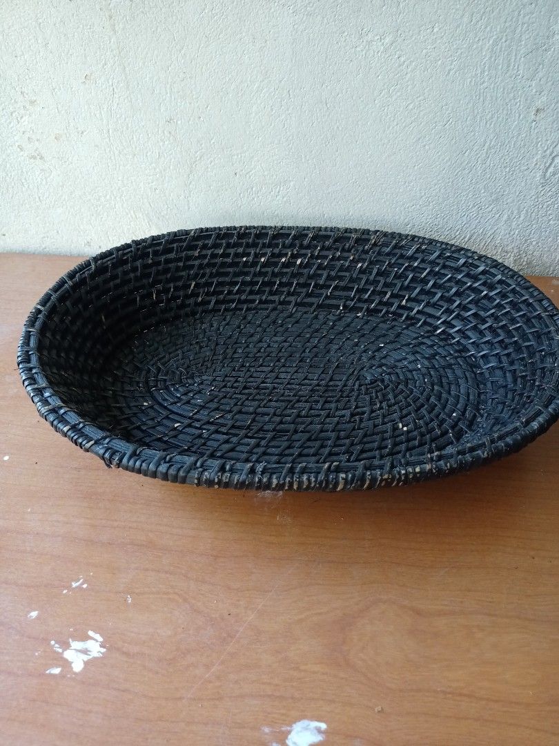 Black oval thick basket tray (Category: Other Home Decor) located in Baguio. Submitted by klutter.curio (Listing ID 1336578867, Image 1). Description: 3"x13.5"x10".