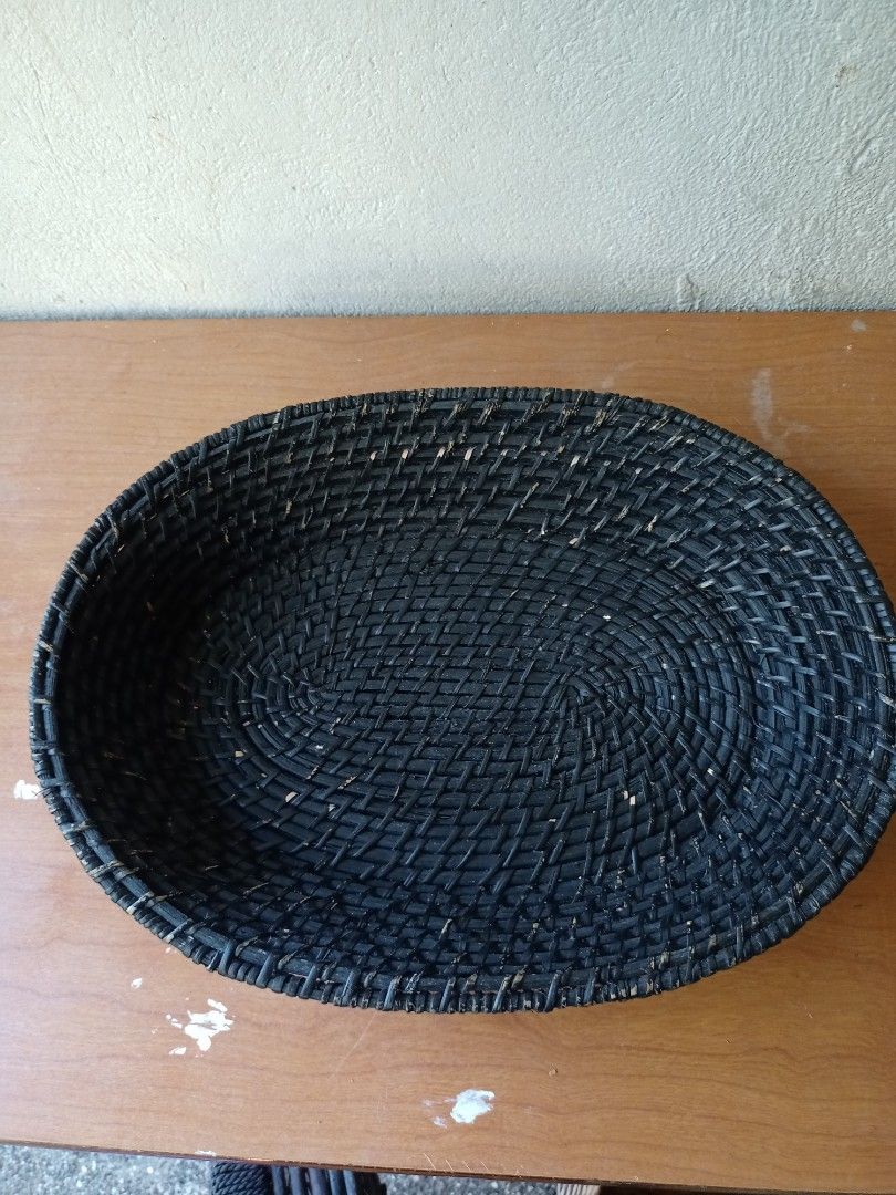 Black oval thick basket tray (Category: Other Home Decor) located in Baguio. Submitted by klutter.curio (Listing ID 1336578867, Image 2). Description: 3"x13.5"x10".