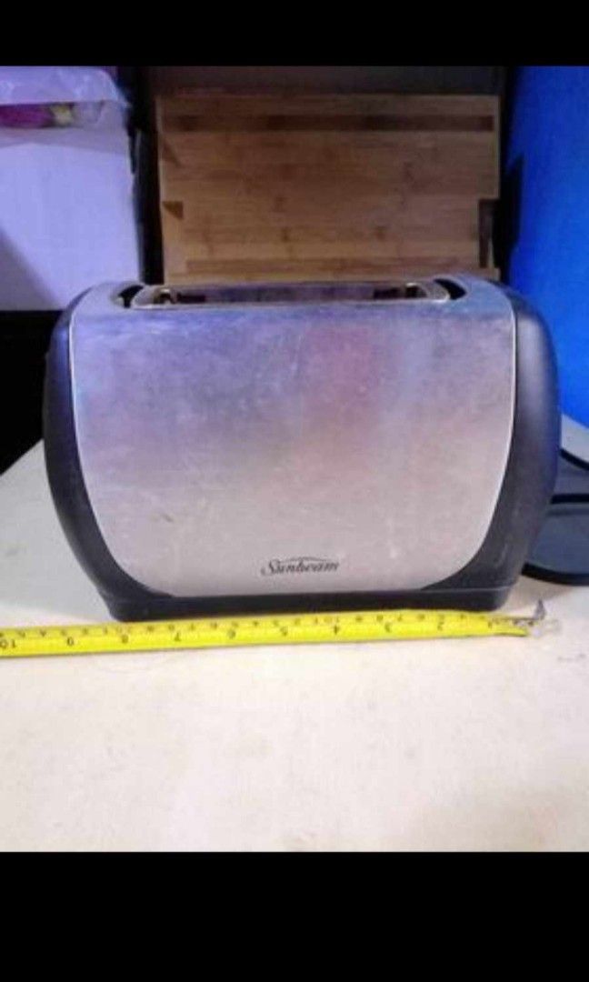 Bread Toaster Stainless used (Category: Ovens & Toasters) located in Baguio. Submitted by boxmania (Listing ID 1336617928, Image 3). Description: Sunbeam brand Needs cleaning.