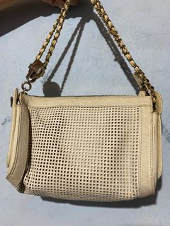 (Category: ) located in . Submitted by thriftnroll (Listing ID 1336549011, Image 1). Description: .