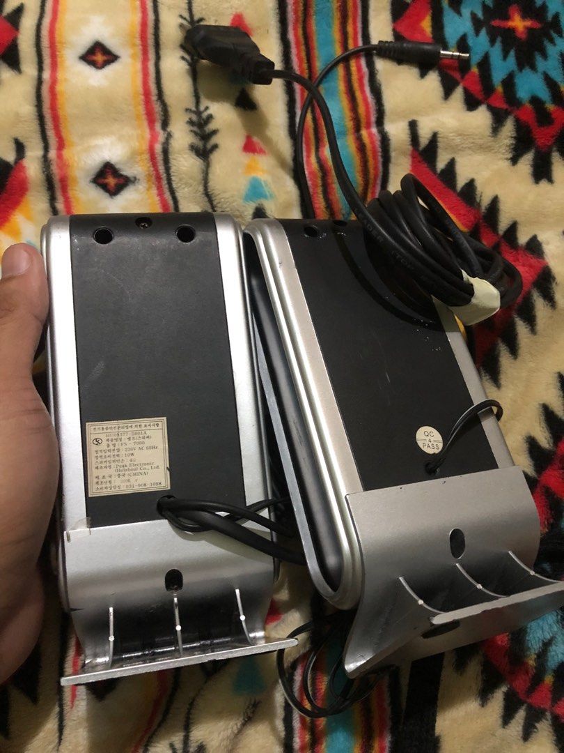 Computer desktop speakers (Category: Other Accessories) located in Quezon City. Submitted by markgolveo (Listing ID 1336578612, Image 3). Description: Computer desktop speakers Tested working 220V.