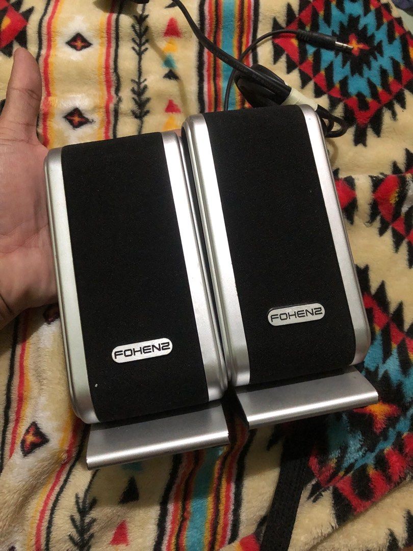 Computer desktop speakers (Category: Other Accessories) located in Quezon City. Submitted by markgolveo (Listing ID 1336578612, Image 1). Description: Computer desktop speakers Tested working 220V.