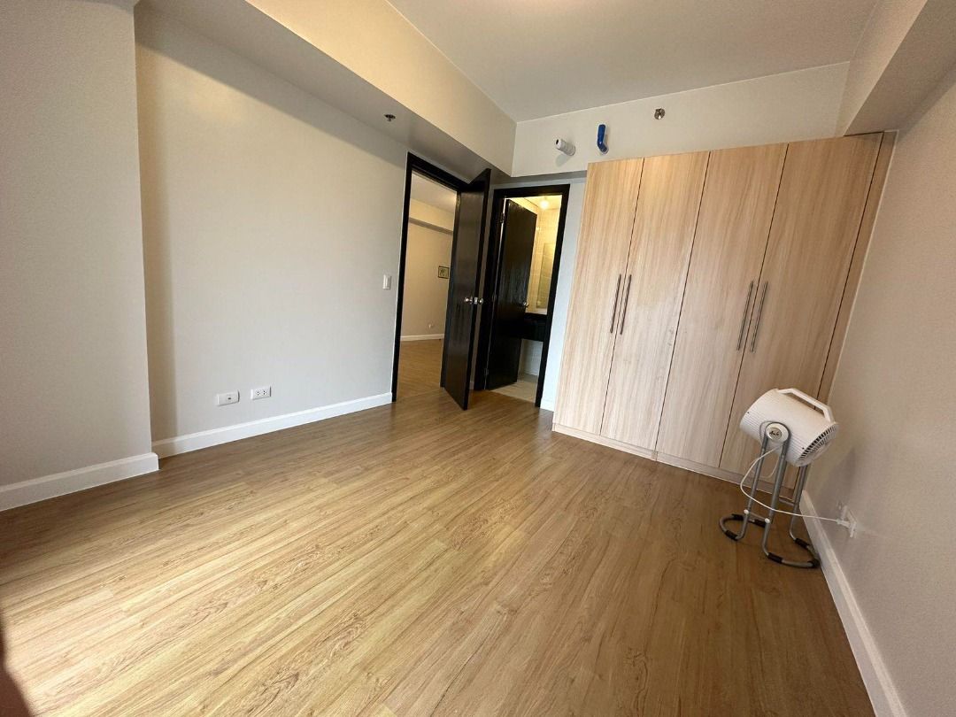 FOR SALE PARK TRIANGLE ALVEO BGC (Category: Apartments & Condos) located in Las Pinas. Submitted by listingsbyjeanne (Listing ID 1336516080, Image 2). Description: *FOR SALE* •Park Triangle Alveo BGC Unfurnished New 1BR 55 sqm Facing East and park 14.575M net 2M for parking Jeanne Pineda 09178927829 27750 •𝐎𝐓𝐇𝐄𝐑 𝐓𝐀𝐆𝐔𝐈𝐆 𝐏𝐑𝐎𝐏𝐄𝐑𝐓𝐈𝐄𝐒• East Gallery Place 2br corner unit With parking 145sqm 64M Avida Cityflex BGC 2br with parking 5