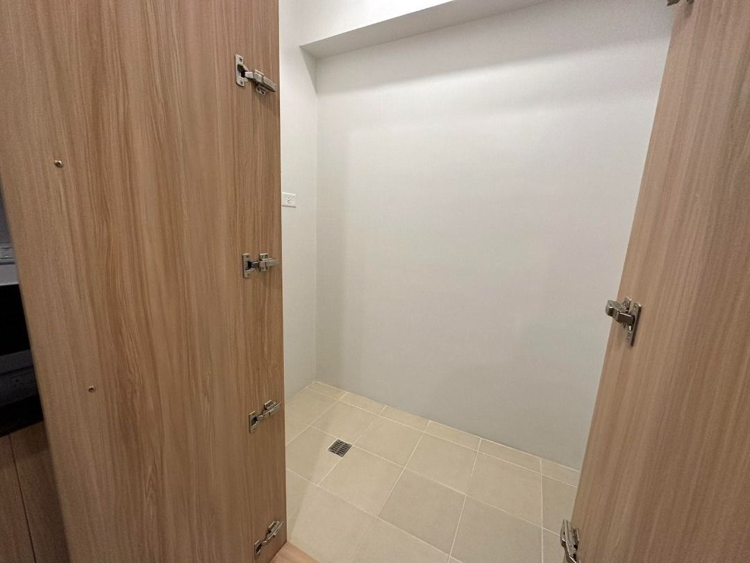 FOR SALE PARK TRIANGLE ALVEO BGC (Category: Apartments & Condos) located in Las Pinas. Submitted by listingsbyjeanne (Listing ID 1336516080, Image 3). Description: *FOR SALE* •Park Triangle Alveo BGC Unfurnished New 1BR 55 sqm Facing East and park 14.575M net 2M for parking Jeanne Pineda 09178927829 27750 •𝐎𝐓𝐇𝐄𝐑 𝐓𝐀𝐆𝐔𝐈𝐆 𝐏𝐑𝐎𝐏𝐄𝐑𝐓𝐈𝐄𝐒• East Gallery Place 2br corner unit With parking 145sqm 64M Avida Cityflex BGC 2br with parking 5