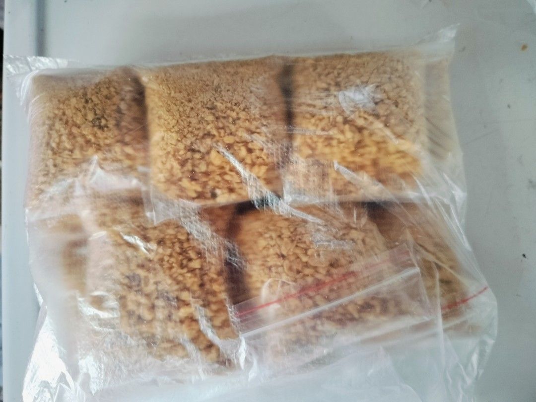 Fried Garlic bits 50g (Category: Spice & Seasoning) located in Antipolo. Submitted by blueshopvintage (Listing ID 1336546327, Image 2). Description: paninda! pang retail! 20pcs per pack of 50g each = P300 per order srp: P20 only 🧄🧄🧄 repacked on ziplock bags 50-51g each packaging also available per kilo packaging P250.