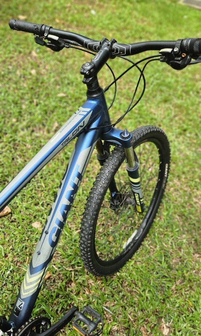 GIANT Aluxx 6000 series butted tubing bicycle Sports Equipment Bicycles Parts Bicycles on Carousell
