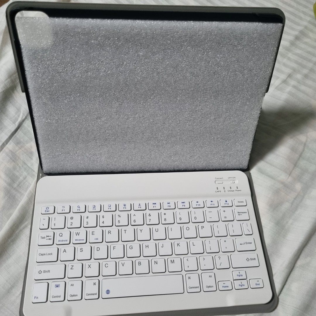 Ipad Pro 11" (2020) Smart Keyboard Case (Bluetooth) - Metallic Pink Case (Category: Cases & Sleeves) located in Manila. Submitted by sweetnsorted (Listing ID 1336658873, Image 2). Description: - magnetic removable keyboard! (bluetooth pairing) - only used around thrice! - good as new! - small part of leather just got removed along with the keyboard* (check last pic) no issues.