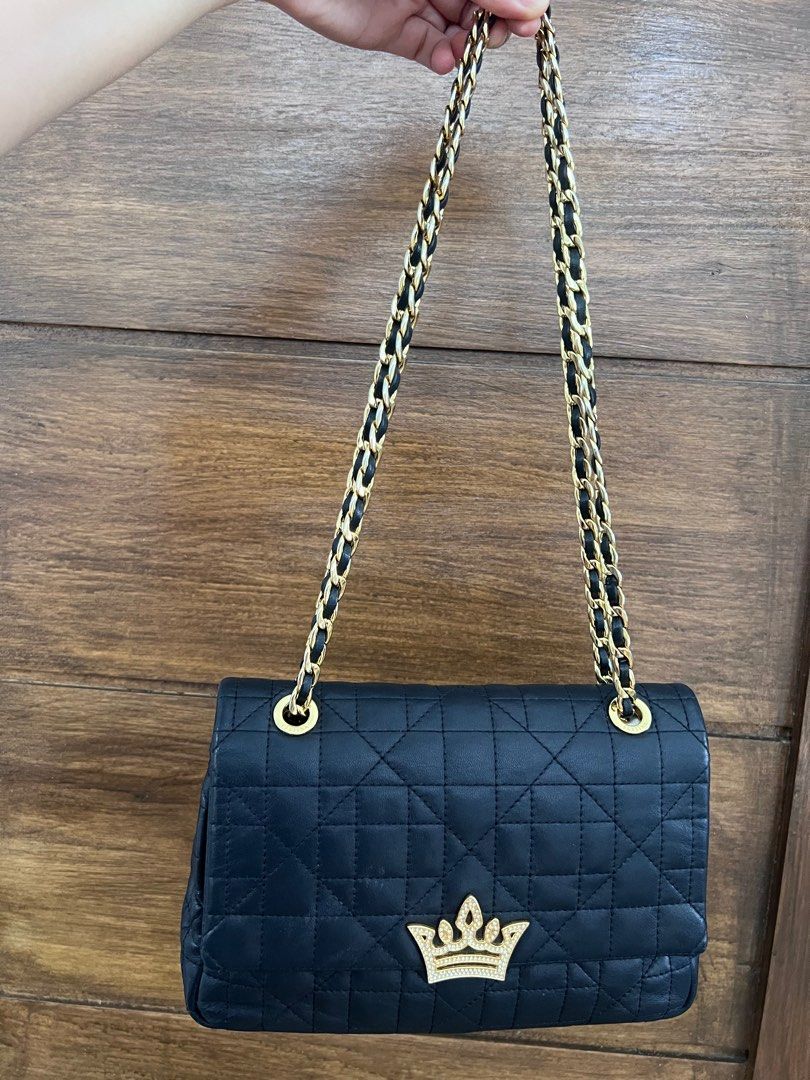 J Estina chain sling convertible bag (Category: Luxury Bags & Wallets) located in Bacolod City. Submitted by ry11_bcd (Listing ID 1336507029, Image 2). Description: 👉🏻 Preloved J Estina from Korea 👉🏻 genuine leather 👉🏻 Still with gold hardwares 👉🏻 free shipping.