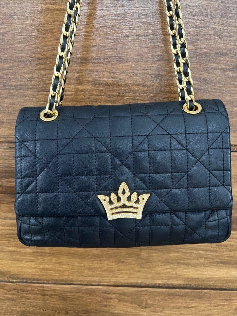J Estina chain sling convertible bag (Category: Luxury Bags & Wallets) located in Bacolod City. Submitted by ry11_bcd (Listing ID 1336507029, Image 3). Description: 👉🏻 Preloved J Estina from Korea 👉🏻 genuine leather 👉🏻 Still with gold hardwares 👉🏻 free shipping.