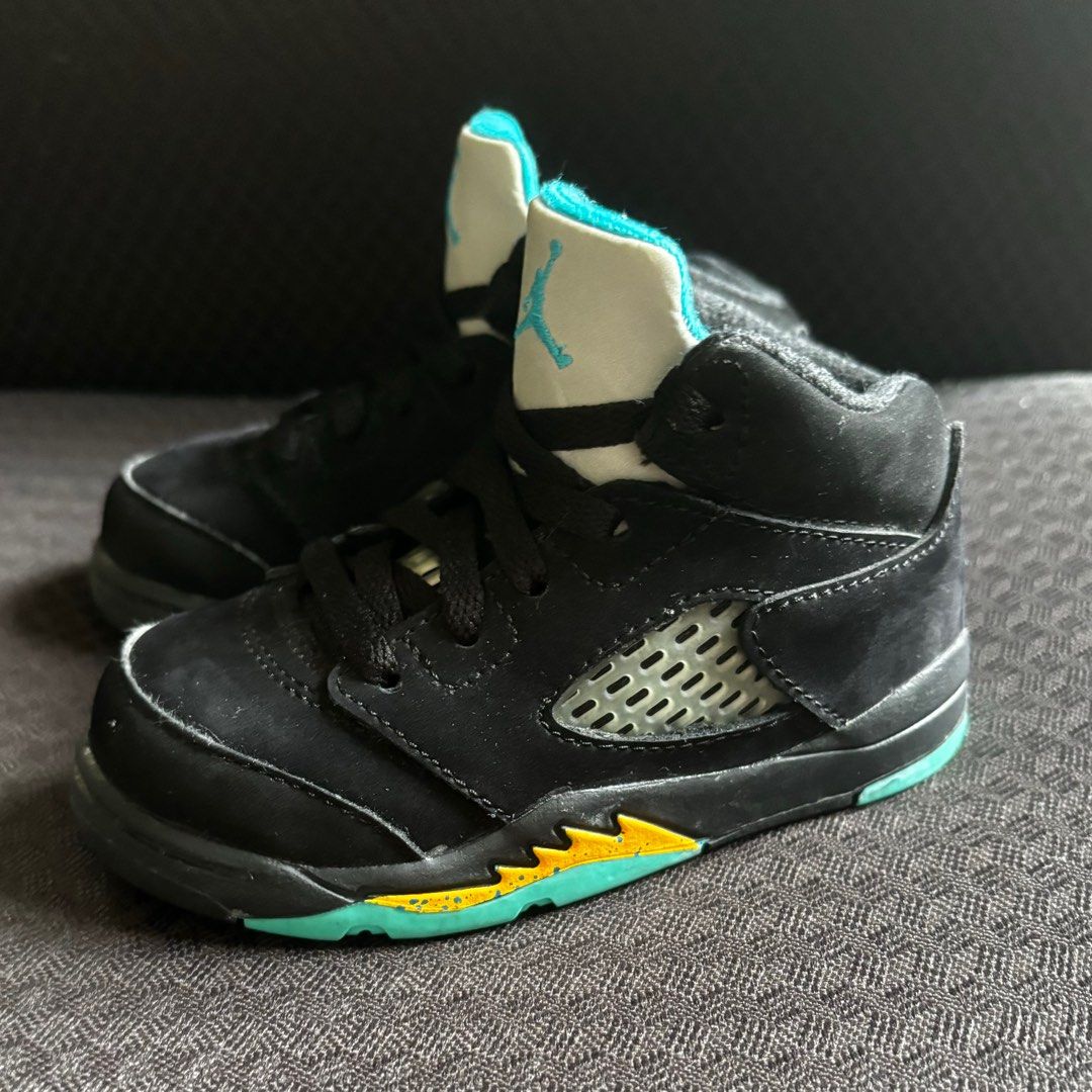 Jordan 5 Kids 7C (Category: Babies & Kids Fashion) located in Makati City. Submitted by bbongg (Listing ID 1336528606, Image 1). Description: Jordan 5 Black Size 7C Original, bought bnew at Nike early 2024 Complete with box Vgood condition, used 3x Price negotiable Decluttering, doesnt fit anymore For pick up / lalamove.