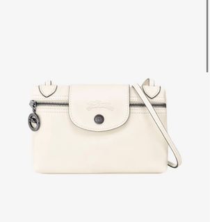 (Category: ) located in . Submitted by topshop_obsession (Listing ID 1336541277, Image 1). Description: .