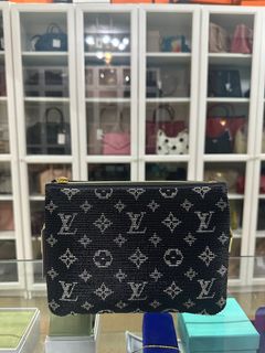 (Category: ) located in . Submitted by closetcompany (Listing ID 1336553454, Image 1). Description: .