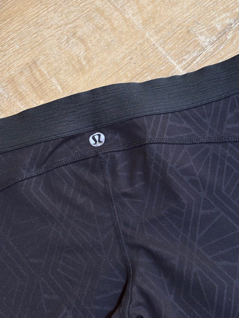 Lululemon leggings (Category: Other Bottoms) located in Valenzuela. Submitted by _mgnmn (Listing ID 1336493615, Image 1). Description: Used a few times (5 times max).