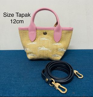 (Category: ) located in . Submitted by bundle.preloved.new (Listing ID 1336529557, Image 1). Description: .