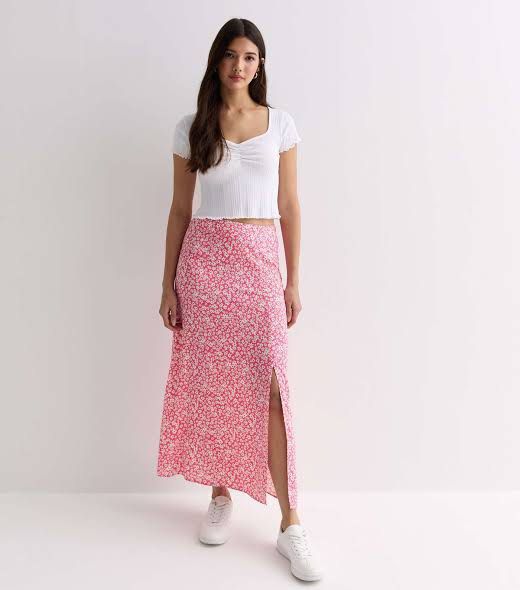 New Look floral split hem midi skirt (Category: Skirts) located in Quezon City. Submitted by skywooo (Listing ID 1336520334, Image 1). Description: Size XS Good condition, no flaws Worn once only Waist: 25 in Length: 36 in RFS: Doesn’t fit me anymore Helping tags: brandy melville, princess polly.
