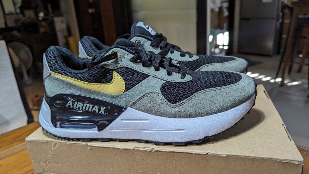 Nike Airmax Bundle (Category: Sneakers) located in Manila. Submitted by h4mm3rsqu1sh (Listing ID 1336502176, Image 2). Description: Selling two Nike Airmax shoes as a bundle. First pair are brand new, second pair have been worn once or twice. PM for more details..