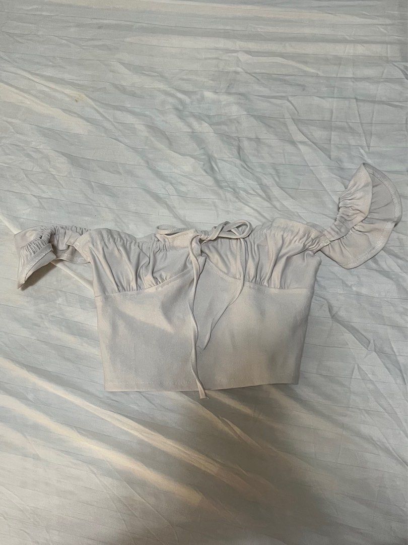 Off White Cropped Top (Category: Blouses) located in Paranaque City. Submitted by flamespicks (Listing ID 1336545110, Image 2). Description: Brand: Candy Size: XS-S Condition: Lightly Used Fabric: Cotton non-strechable Rfs: Decluttering Model's Measurements Bust: 33 Waist: 25 Hips: 35 ❗️MOP strictly Gcash❗️ ❗️Shipping via Lalamove or GoGo Xpress❗️ .