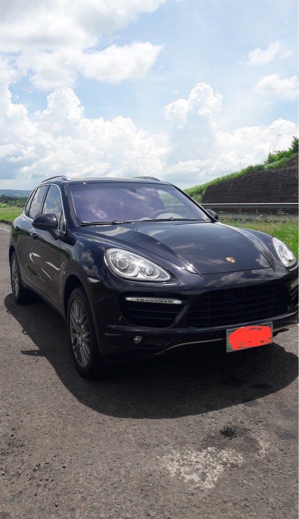 Porsche Cayenne 4.8 Turbo V8 (A) (Category: Used Cars) located in Balagtas. Submitted by wellen07 (Listing ID 1336502667, Image 1). Description: 2011 Porsche Cayenne Turbo, not a standard Cayenne 4.8L Twin Turbo V8 (520-hp, 780-nm torque) 8-speed Tiptronic Air suspension with PASM Local unit, special indent order from PGA. Full options. Factory build sheet available Porsche Servotronic steering Porsche Dynamic Chassis Control (PDCC) 21″ 911 Turbo
