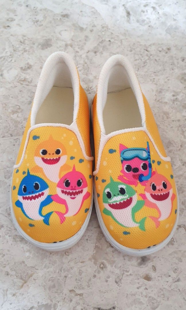 Pinkfong baby shark shoes deals