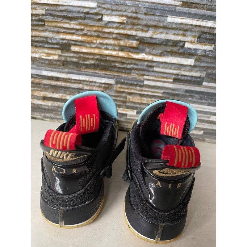 SEPATU BASKET JORDAN 33