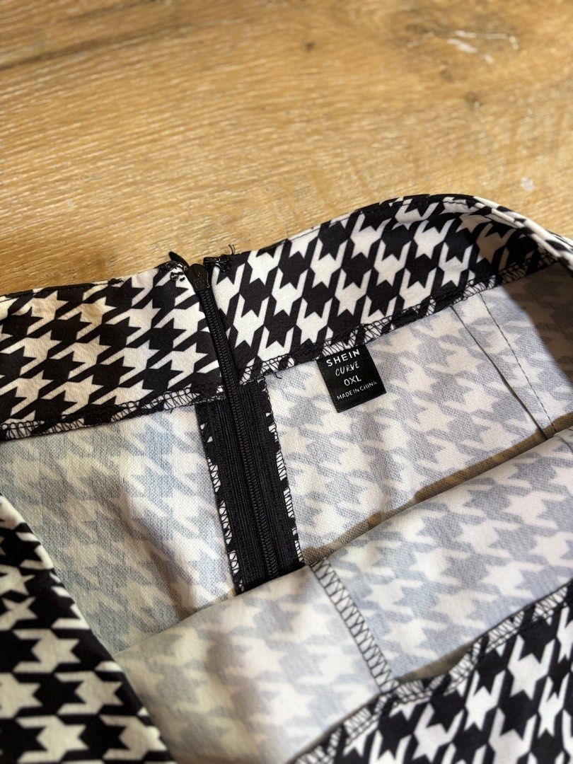 Shein skort (Category: Skirts) located in Valenzuela. Submitted by _mgnmn (Listing ID 1336493508, Image 2). Description: Used once wala pa yata 2hrs.