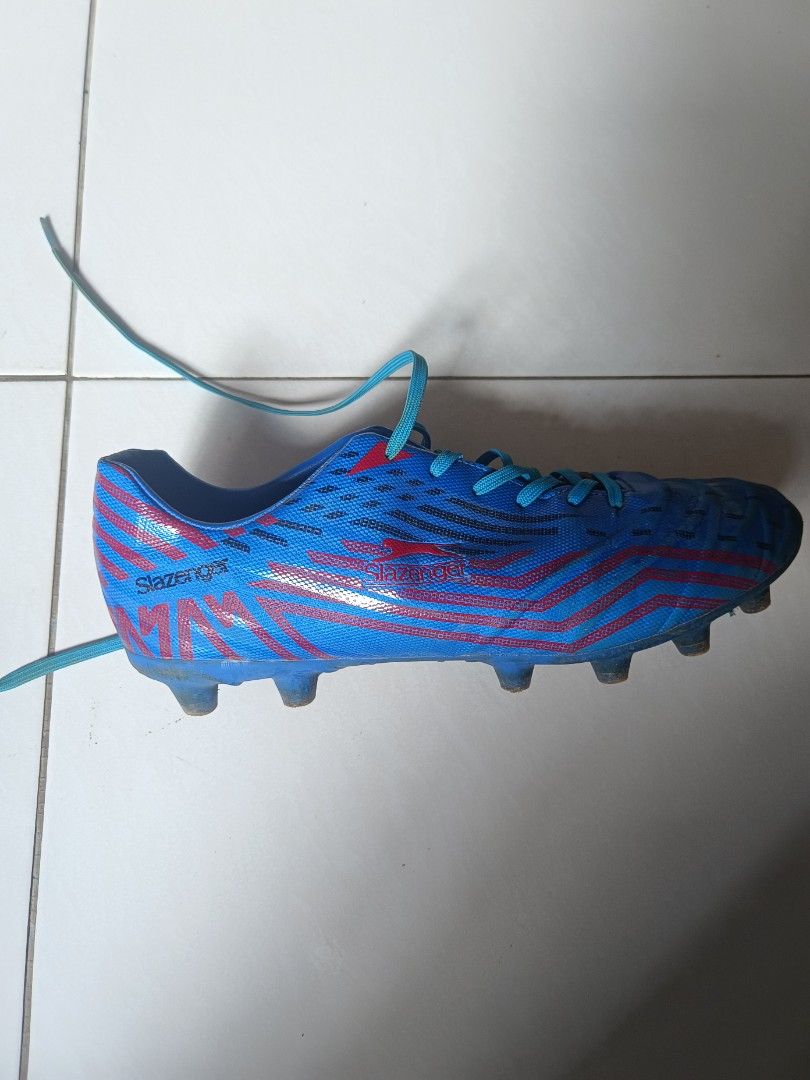 slazenger football boots us 9 Men s Fashion Footwear Boots on Carousell