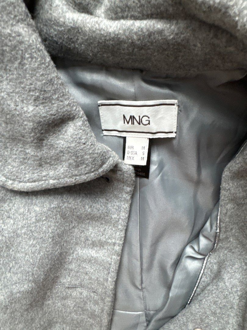 Winter Jacket (Category: Coats, Jackets and Outerwear) located in Singapore. Submitted by shoppa.holic (Listing ID 1336533129, Image 2). Description: .