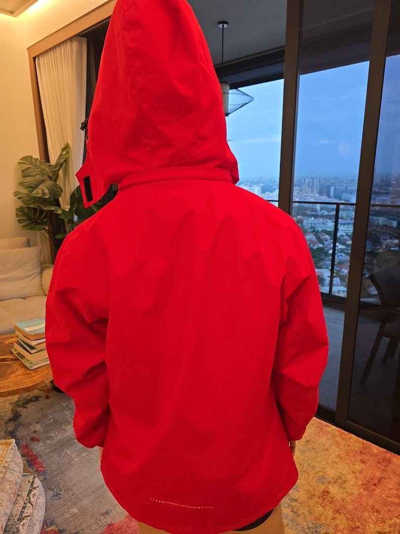 Winter Jacket (Category: Coats, Jackets and Outerwear) located in Singapore. Submitted by bellacrescent (Listing ID 1336600401, Image 3). Description: 2 in 1 Fleece Jacket and Wind breaker Jacket. Can be separated.