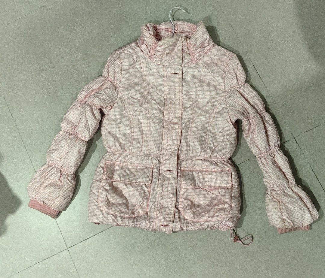 Winter Jacket (Category: Coats, Jackets and Outerwear) located in Singapore. Submitted by dcjcj (Listing ID 1336668678, Image 1). Description: .