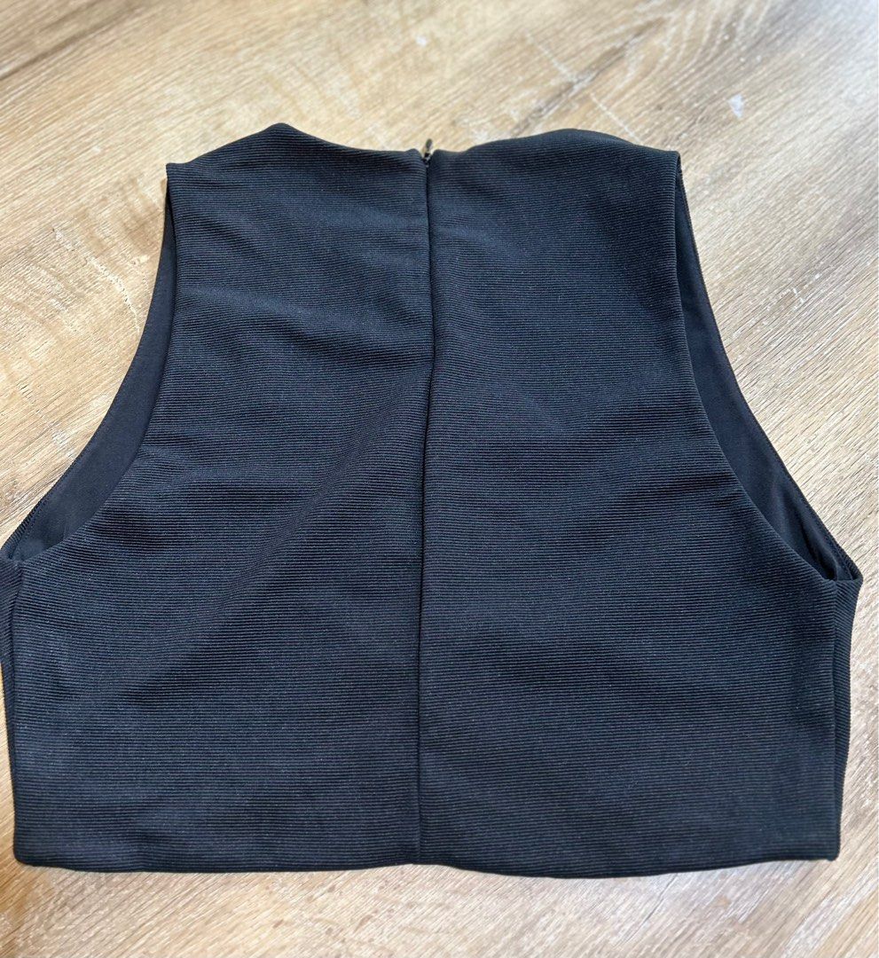 Zara blouse (Category: Blouses) located in Valenzuela. Submitted by _mgnmn (Listing ID 1336493992, Image 2). Description: Washed but never worn. Pratically still bnew..