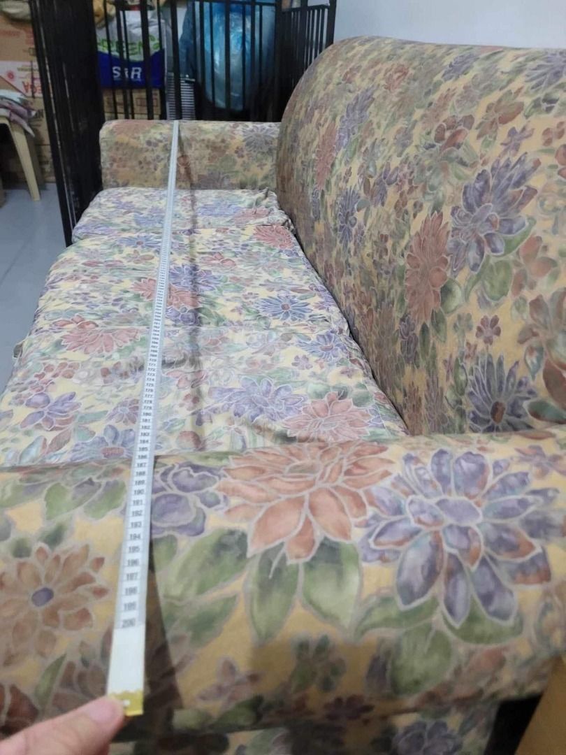 2nd hand HEAVY HARD WOOD SOFA (Category: Sofas) located in Del Monte. Submitted by maggiesy9 (Listing ID 1333866280, Image 2). Description: what you see is what you get, there are some damages can fit to 4 or more for pick up only Garden Island N. Domingo/ Brgy Valencia QC 200cm width.