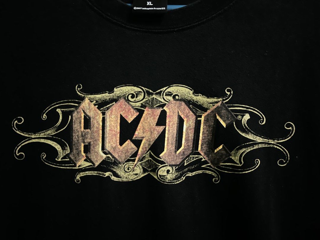 Acdc (Category: Activewear) located in Kuala Lumpur. Submitted by dausthrift (Listing ID 1336850106, Image 3). Description: 📍pit 21 lbh 28 📍bebas pinhole 📍print no cracking 📍nego ✅ 📍pos @ dfod only✅.