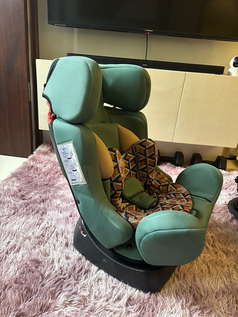 Akeeva Green Carseat (Category: Car Seats) located in Quezon City. Submitted by mema0522 (Listing ID 1336732687, Image 2). Description: No flaws and In good condition .