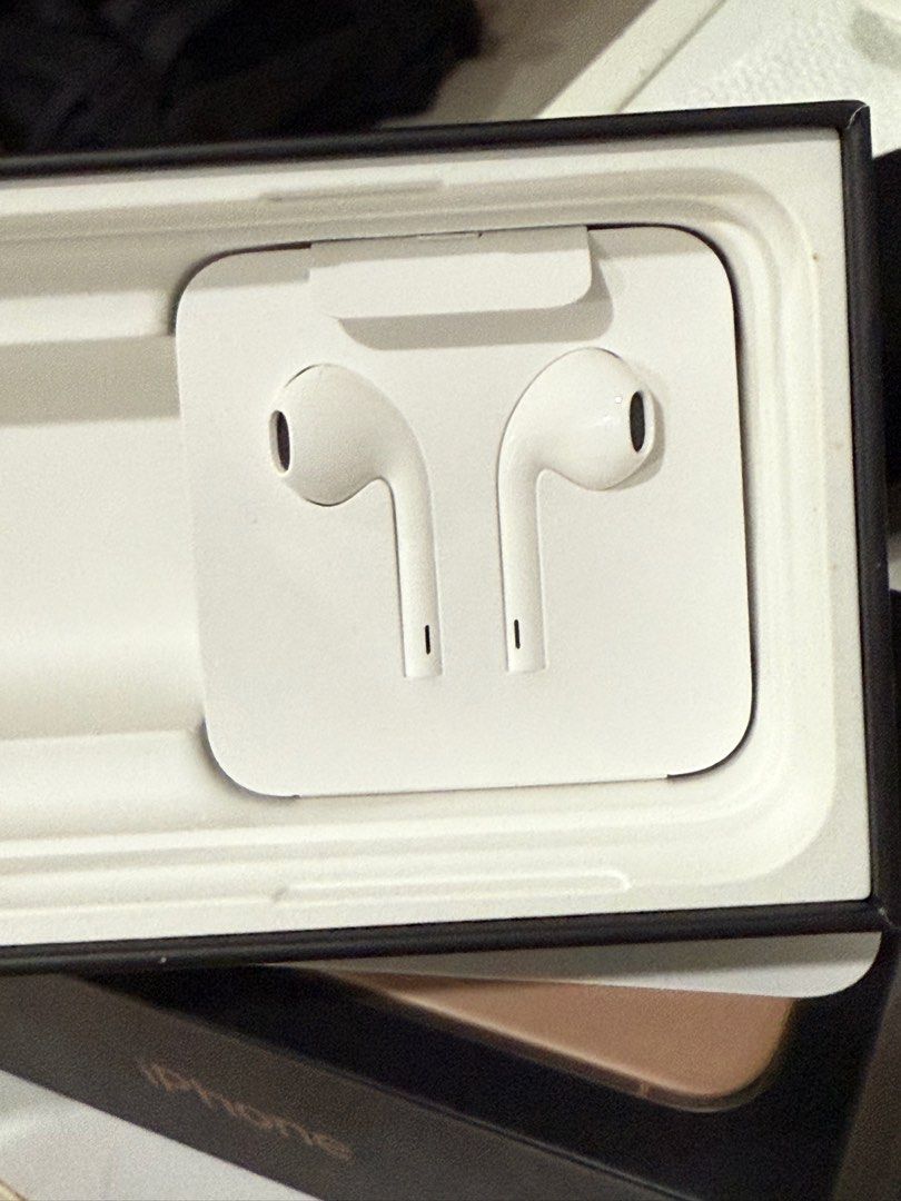 Apple EarPods (Lightning Connector) (Category: Headphones & Headsets) located in Taguig. Submitted by yelasa (Listing ID 1336786420, Image 2). Description: Never used. Brandnew. Rfs: i have airpods Unlike traditional, circular earbuds, the design of the EarPods is defined by the geometry of the ear. Which makes them more comfortable for more people than any other earbud-style headphones. The speakers inside the EarPods have been engineered to max