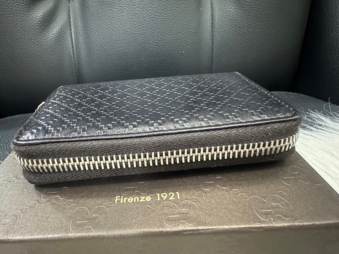 Authentic Gucci (Category: Luxury Bags & Wallets) located in Manila. Submitted by chloe_luxuries (Listing ID 1336836326, Image 2). Description: Guaranteed original Gucci small zippy wallet Still in excellent condition Comes with cards and box Pm for those interested .